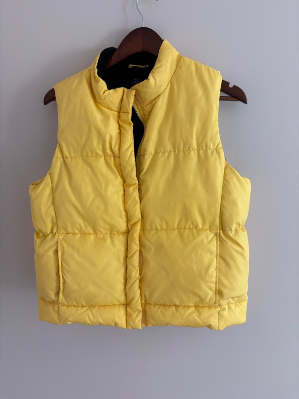 Women’s Medium Gap Yellow Quilted Puffer Vest